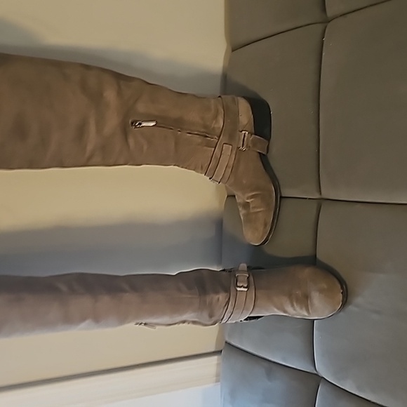 Brand: Christian DiorMaterial: SuedeColor: Beige / Taupe - Picture 5 of 12